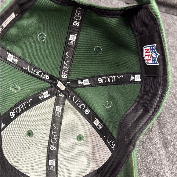 New Era Green 9FORTY Cap - Picture 7 of 10